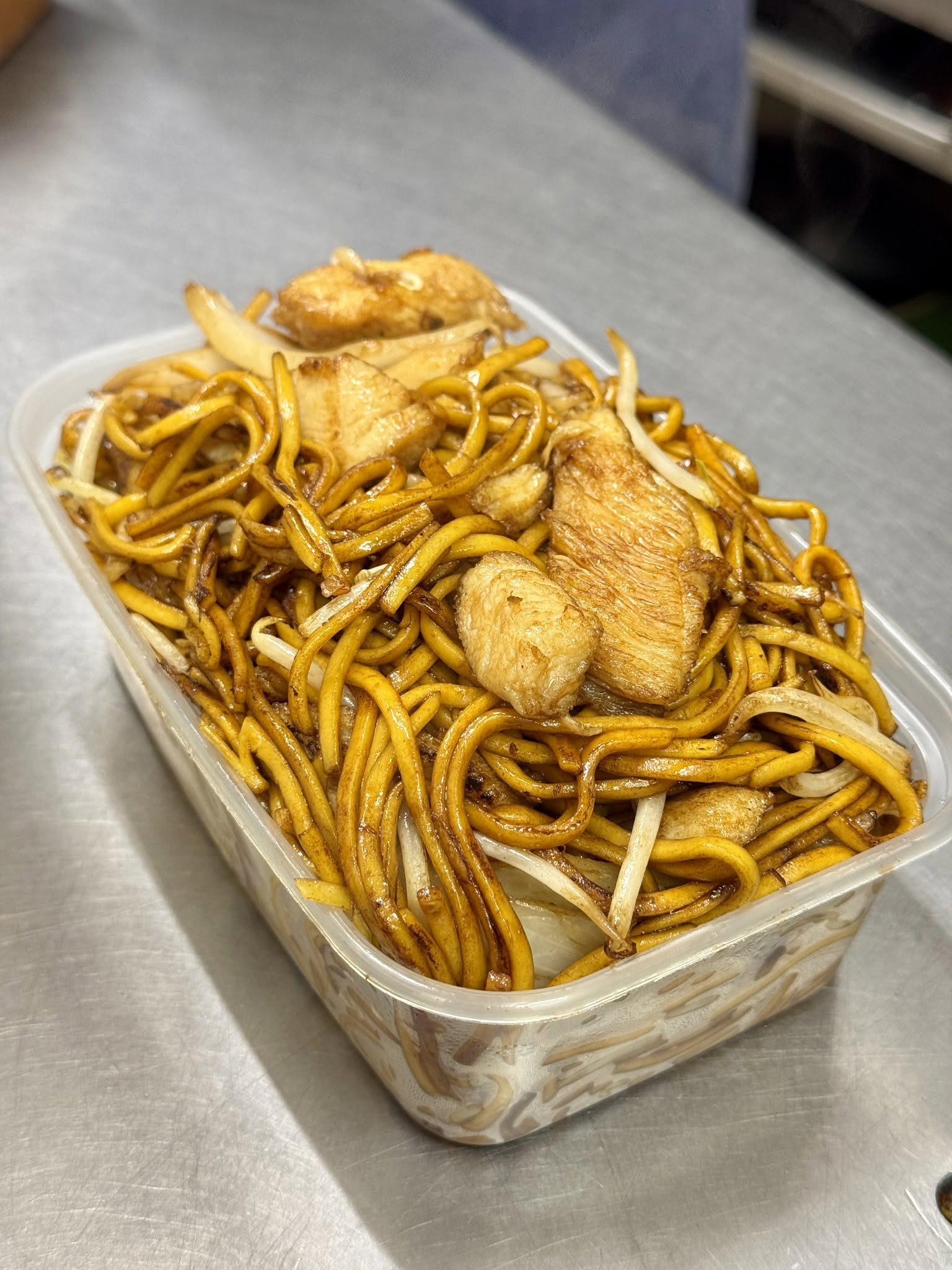 Chicken chow mein with noodles and beansprouts