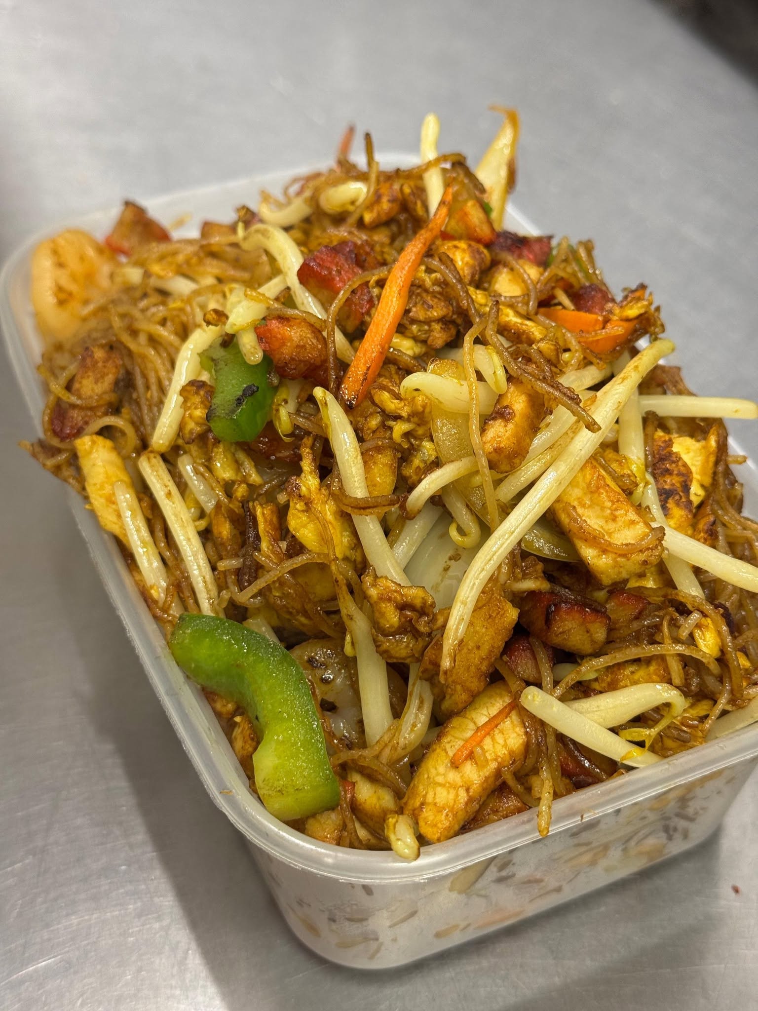 Singapore vermicelli rice noodles with mixed meat and vegetables
